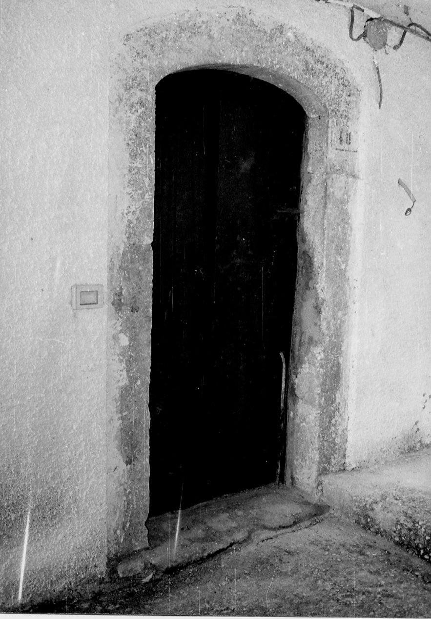 portale - bottega abruzzese (prima metà sec. XX)