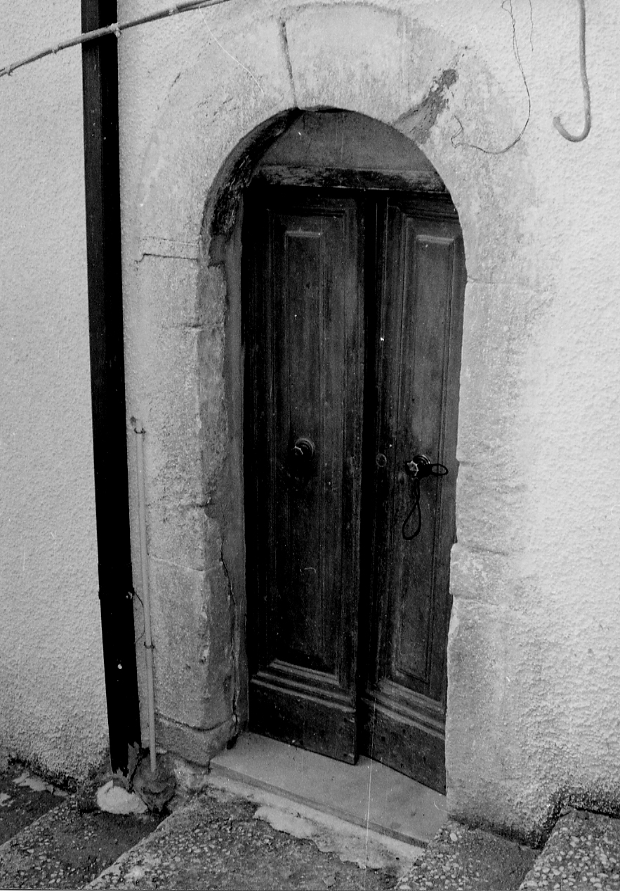 portale - bottega abruzzese (prima metà sec. XX)