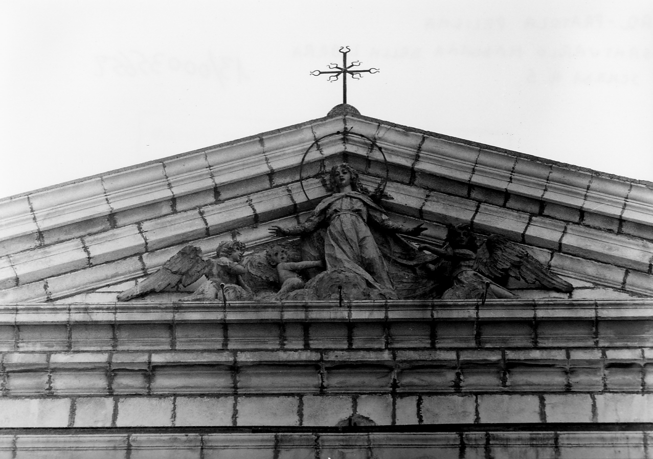 MADONNA E ANGELI (rilievo) di Fenenziani Giovanni (sec. XX)