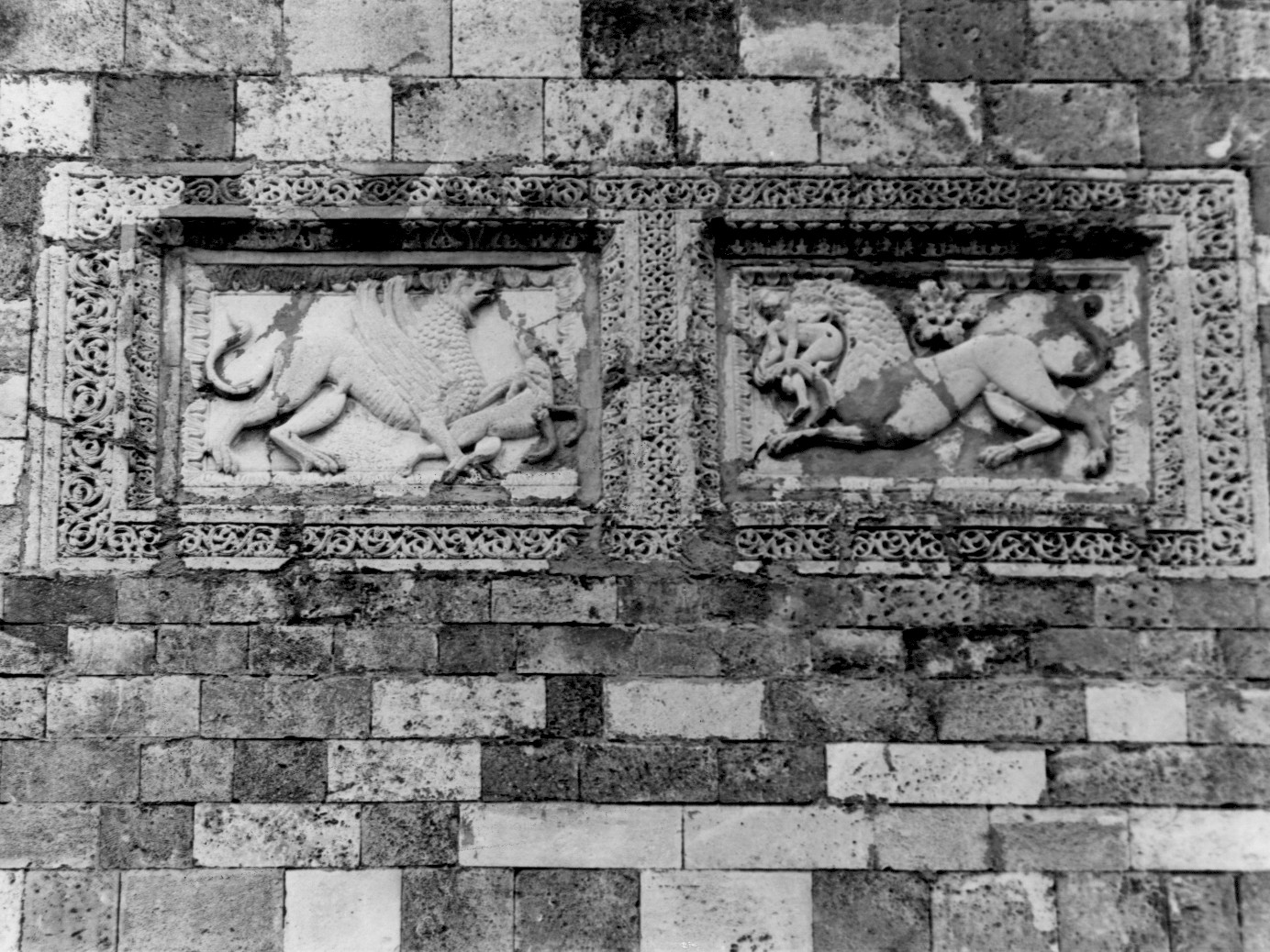 GRIFO, LEONE (rilievo) - ambito abruzzese (sec. XIII)