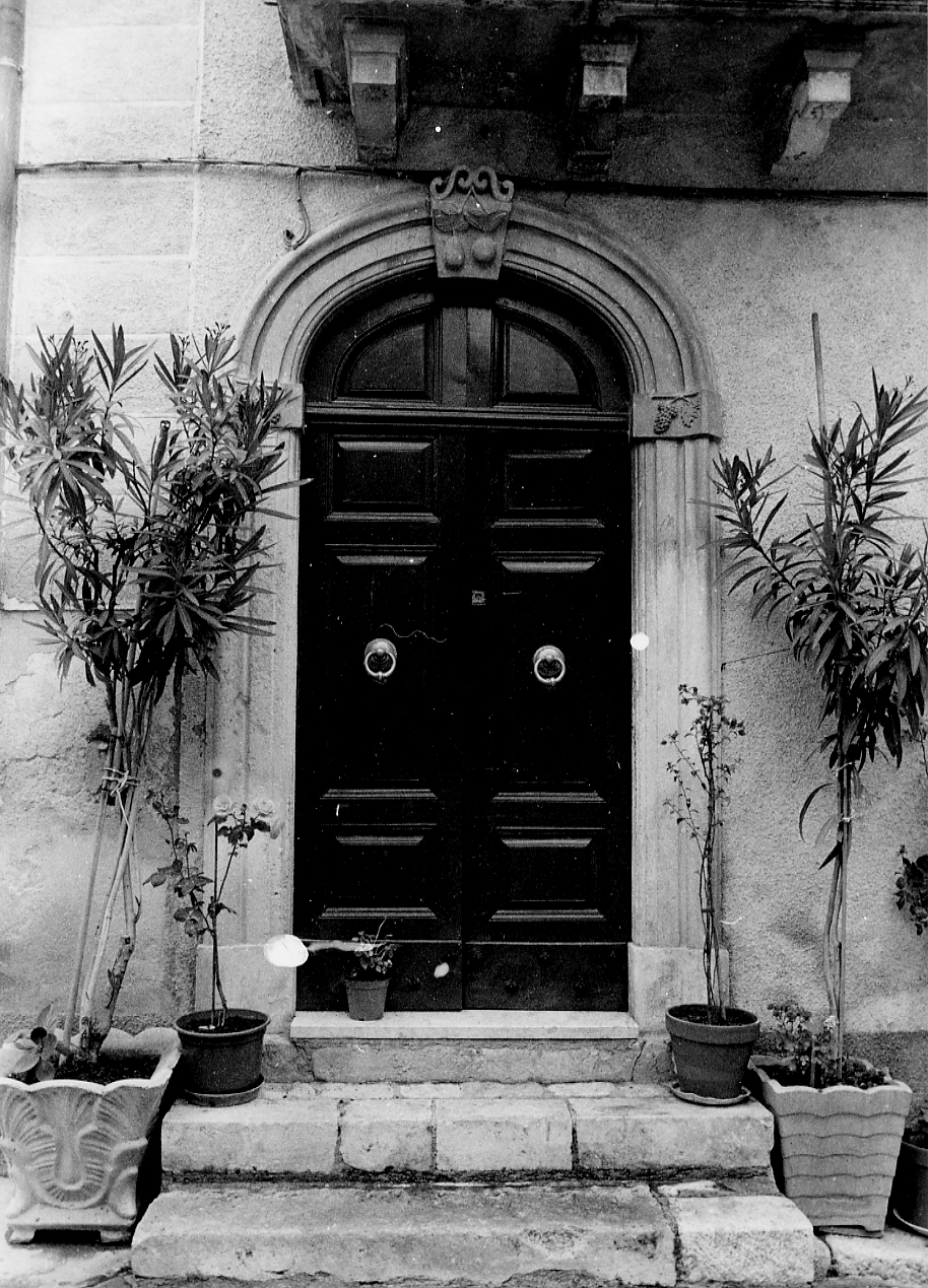 portale, opera isolata - ambito abruzzese (sec. XX)