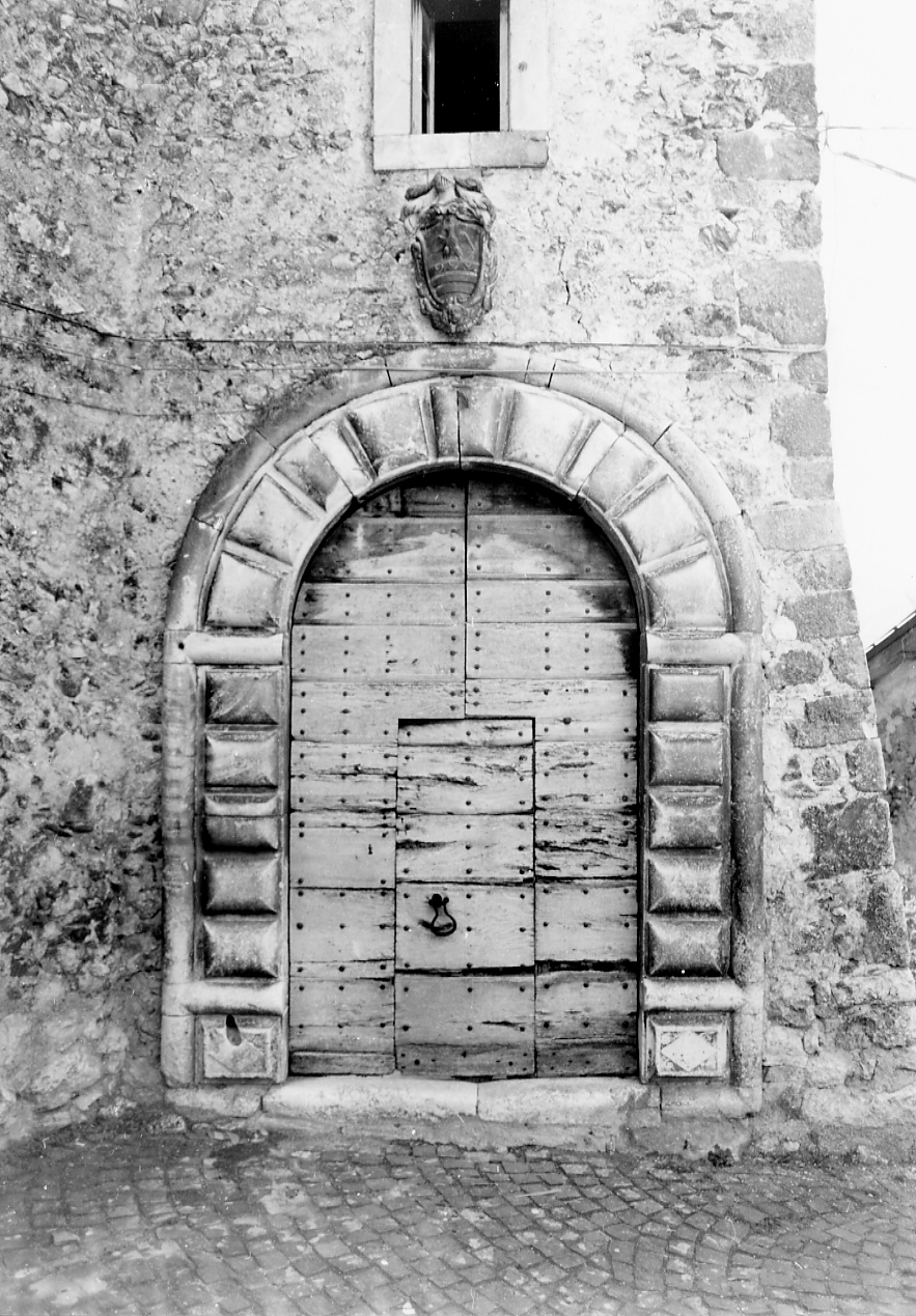 portale, opera isolata - ambito abruzzese (secc. XVI/ XVII)