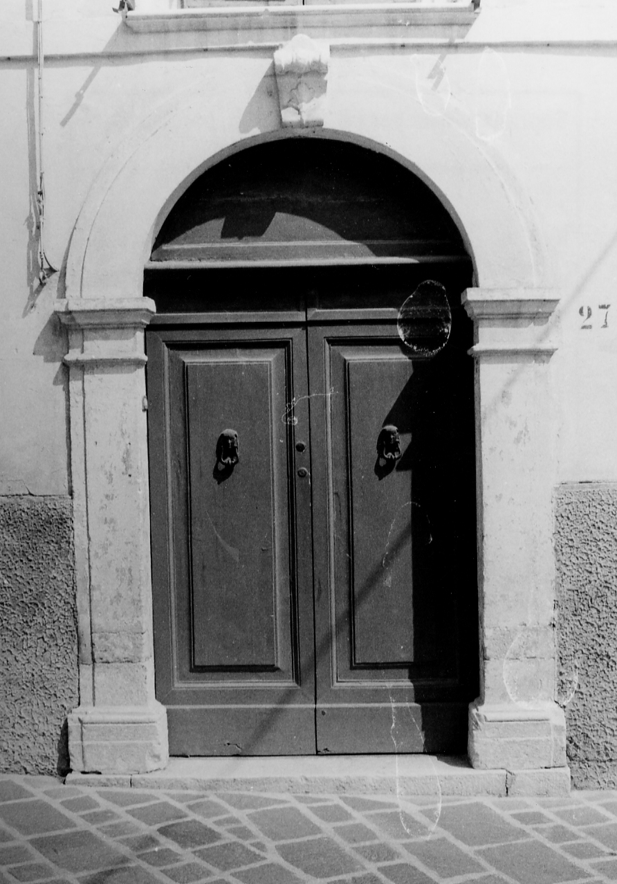 MOTIVI DECORATIVI VEGETALI A VOLUTE (portale, elemento d'insieme) - ambito abruzzese (sec. XVIII)