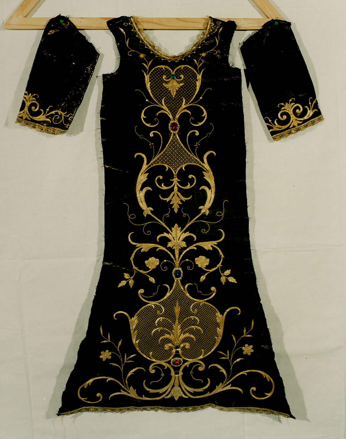 veste di statua - veste di Madonna addolorata - ambito Italia meridionale, manifattura abruzzese (sec. XIX)