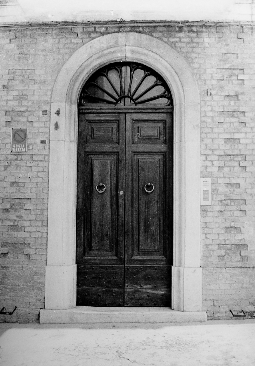 portale, elemento d'insieme - ambito abruzzese (sec. XX)