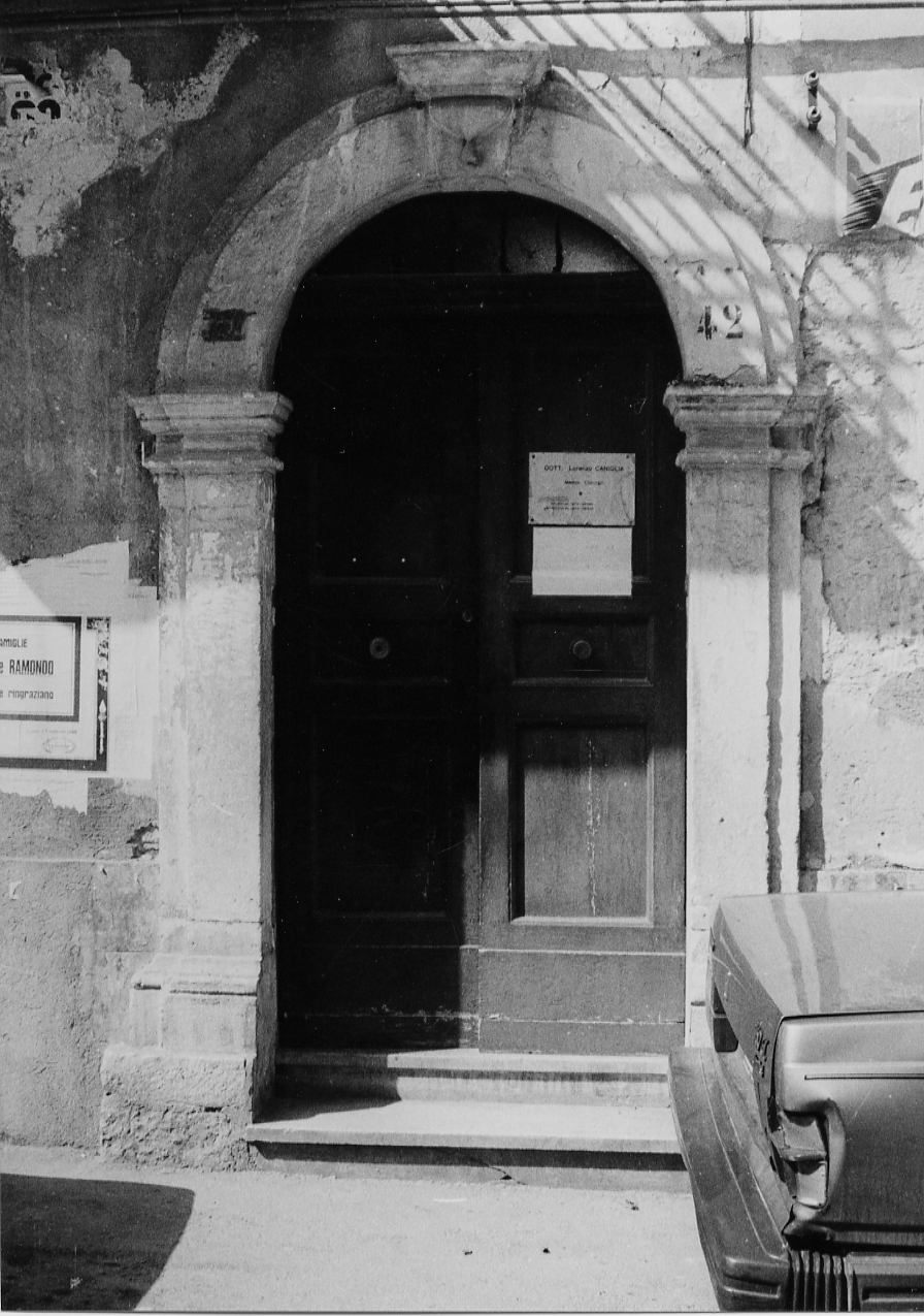 ELEMENTI DECORATIVI ARCHITETTONICI (portale, elemento d'insieme) - ambito abruzzese (sec. XIX)