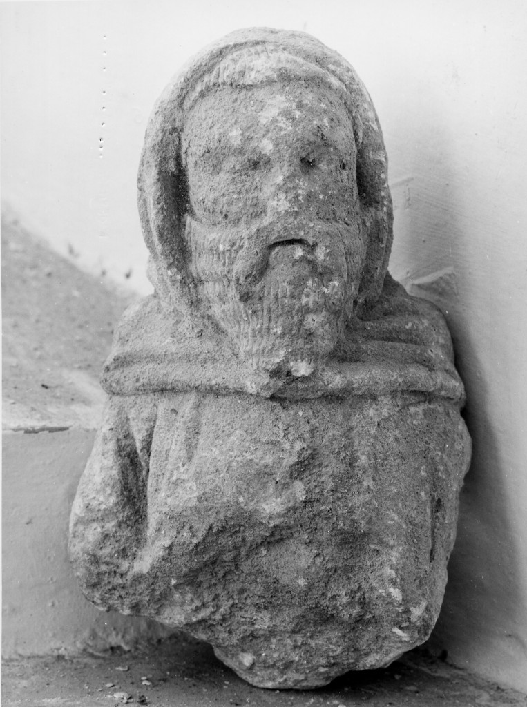 MONACO (scultura, frammento) - ambito abruzzese (sec. XIV)