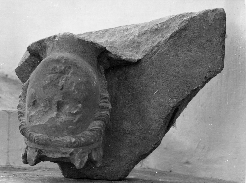 TESTA DI DONNA (scultura, frammento) - ambito abruzzese (fine sec. XIV)