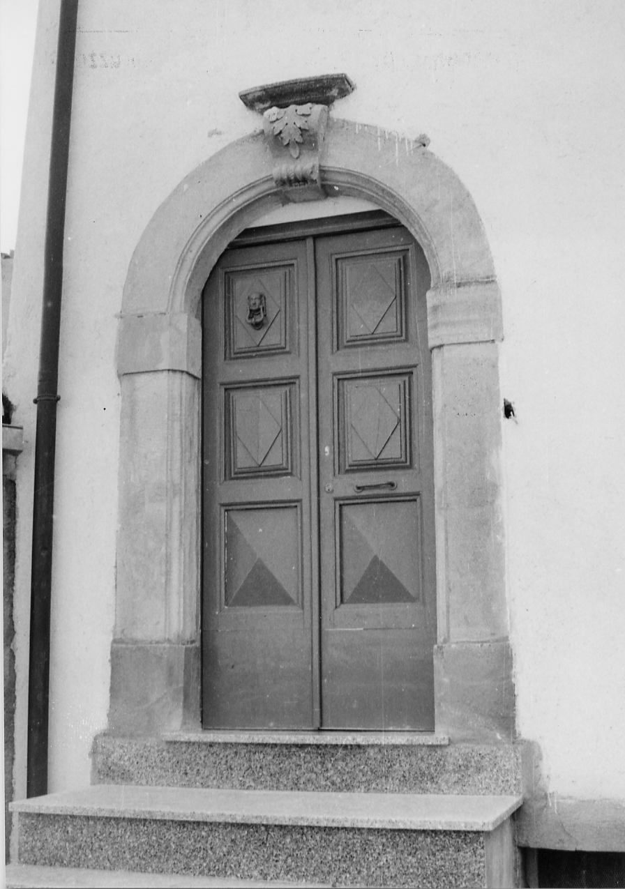 MOTIVO DECORATIVO VEGETALE A VOLUTE (portale, elemento d'insieme) - ambito abruzzese (sec. XX)