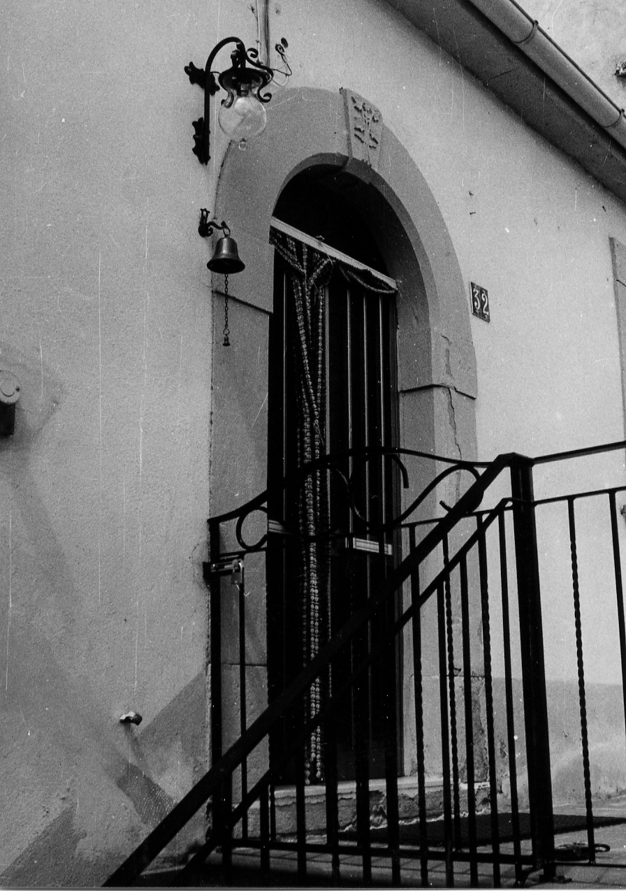 MOTIVI DECORATIVI ASTRATTI (portale, elemento d'insieme) - ambito abruzzese (sec. XX)