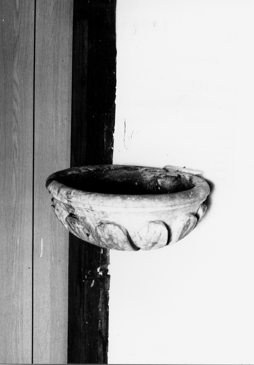 acquasantiera da parete, coppia - ambito abruzzese (prima metà sec. XVII)