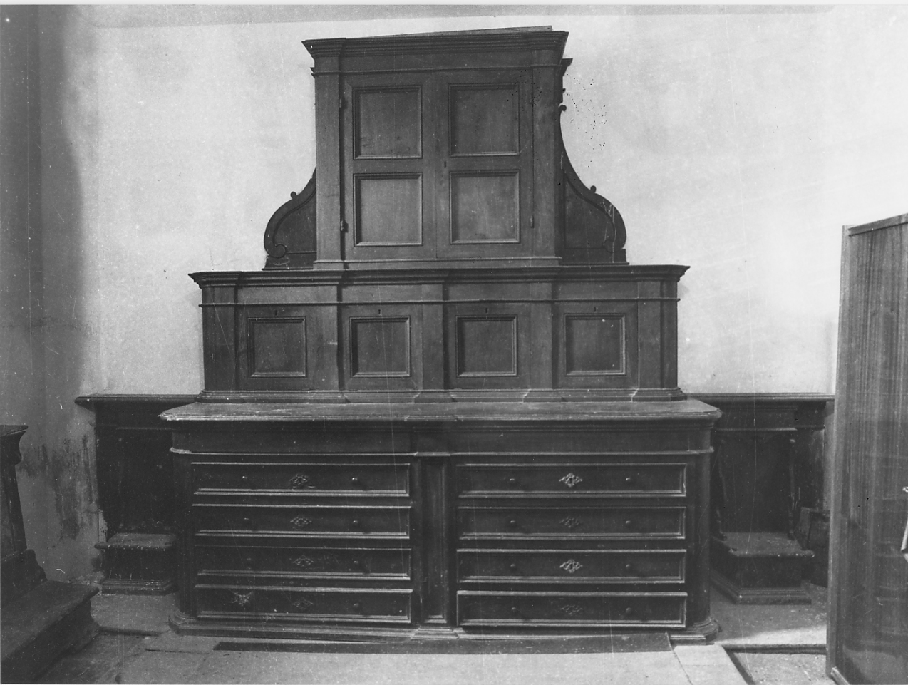 armadio da sacrestia, opera isolata - ambito abruzzese (fine sec. XVII)