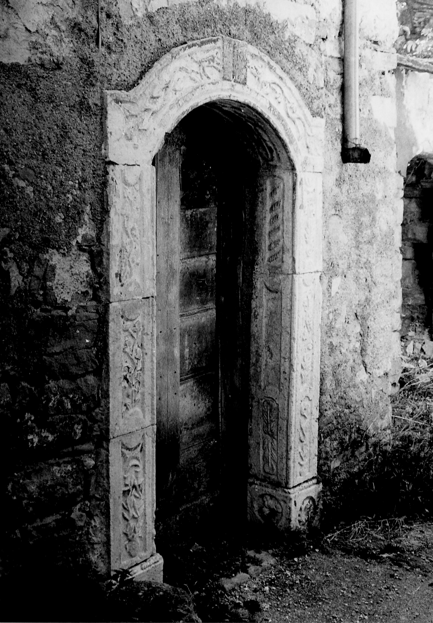 MOTIVI DECORATIVI VEGETALI (portale, elemento d'insieme) - ambito abruzzese (sec. XIX)