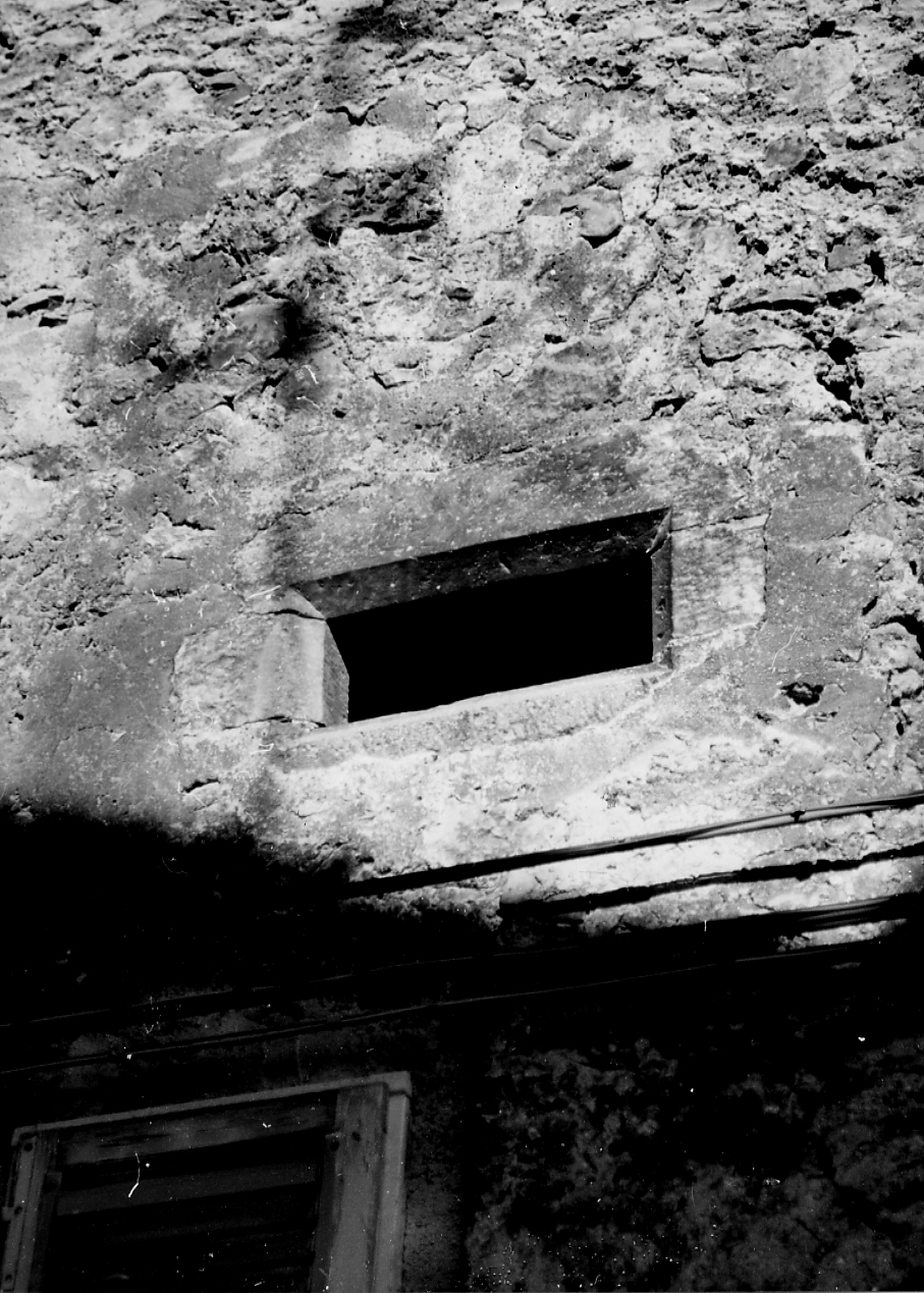 mostra di finestra, opera isolata - bottega Italia centrale (sec. XVI, sec. XVIII)