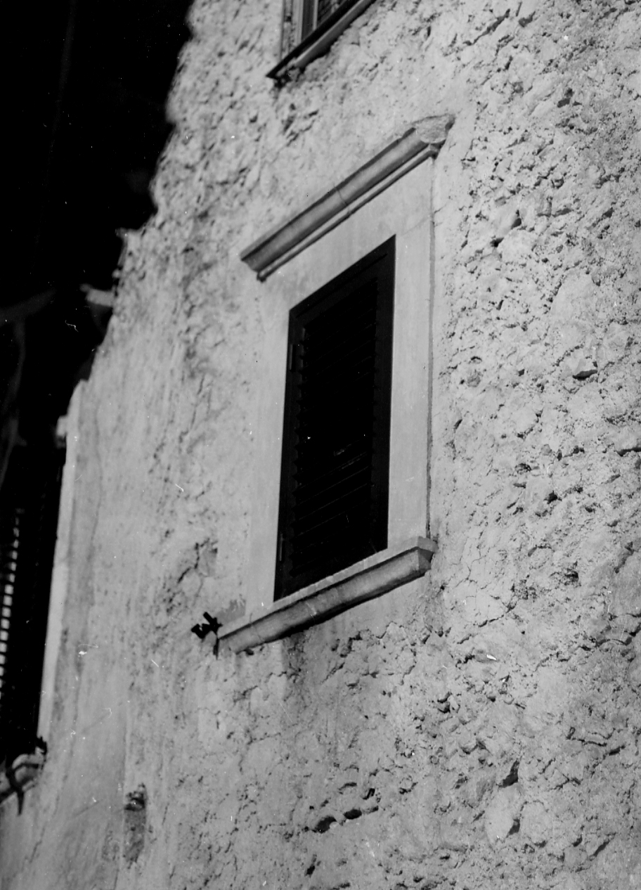 mostra di finestra, opera isolata - bottega Italia centrale (fine sec. XVII)