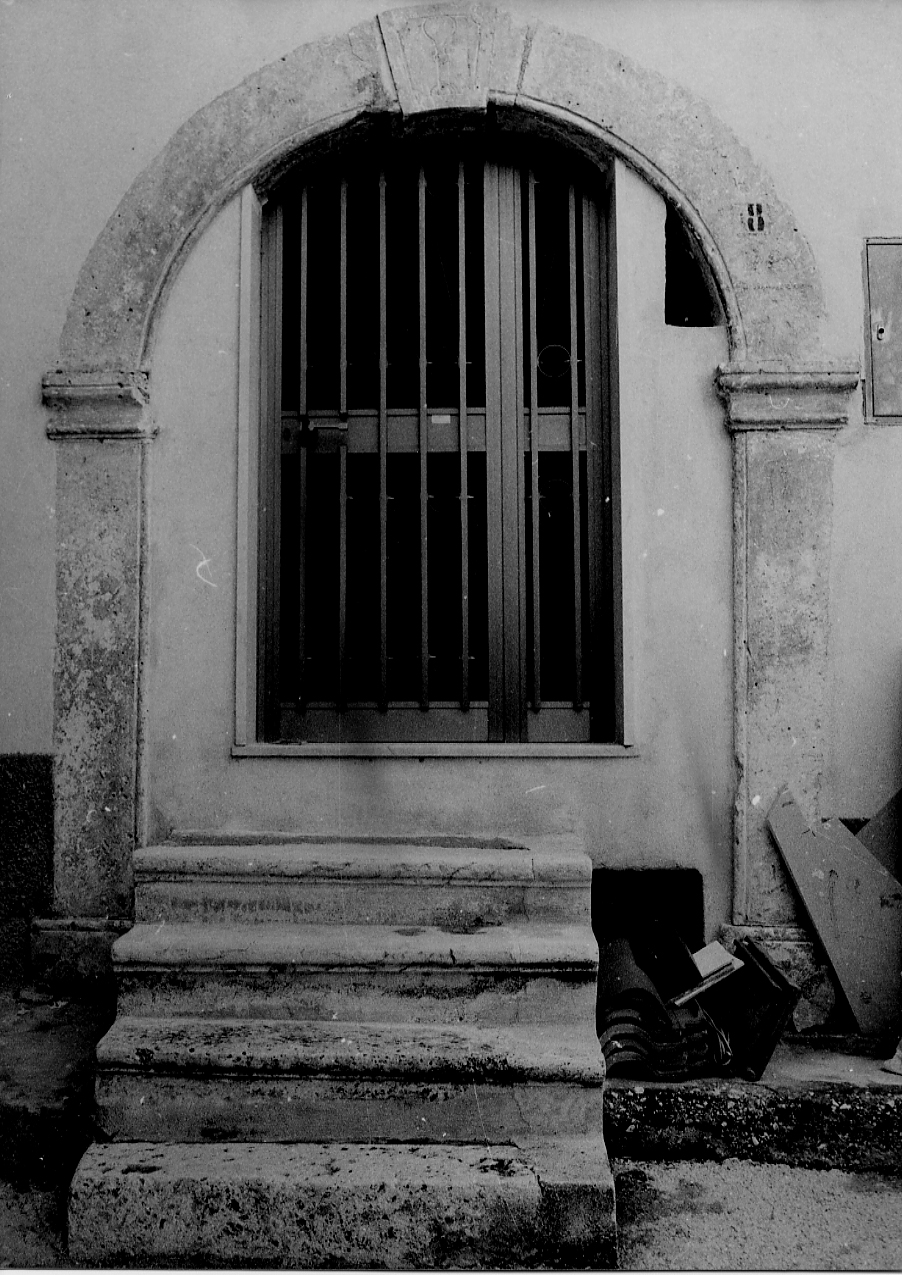 portale, opera isolata - bottega Italia centrale (fine sec. XIX)