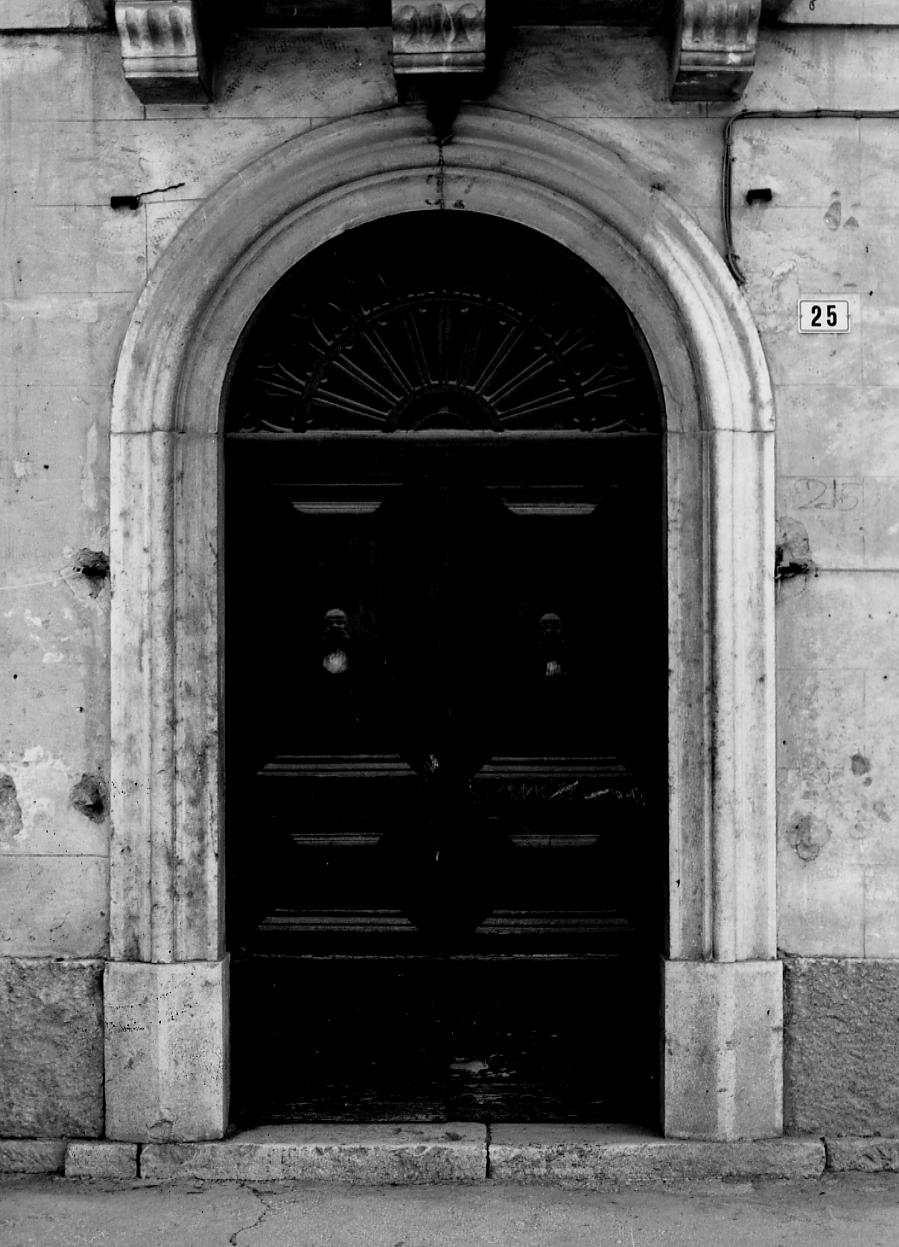 portale, opera isolata - bottega Italia centrale (prima metà sec. XX)