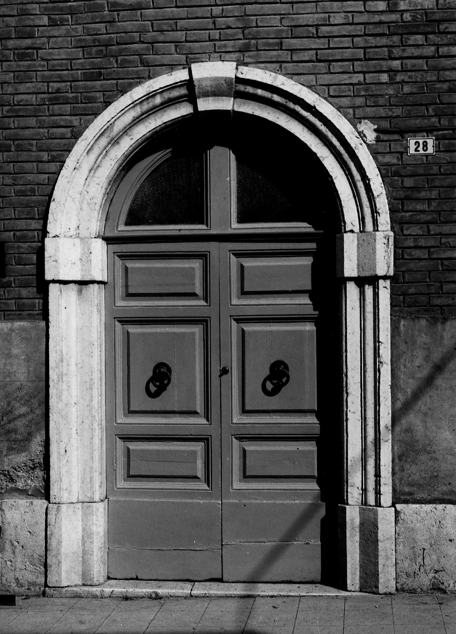 portale, opera isolata - bottega Italia centrale (prima metà sec. XX)