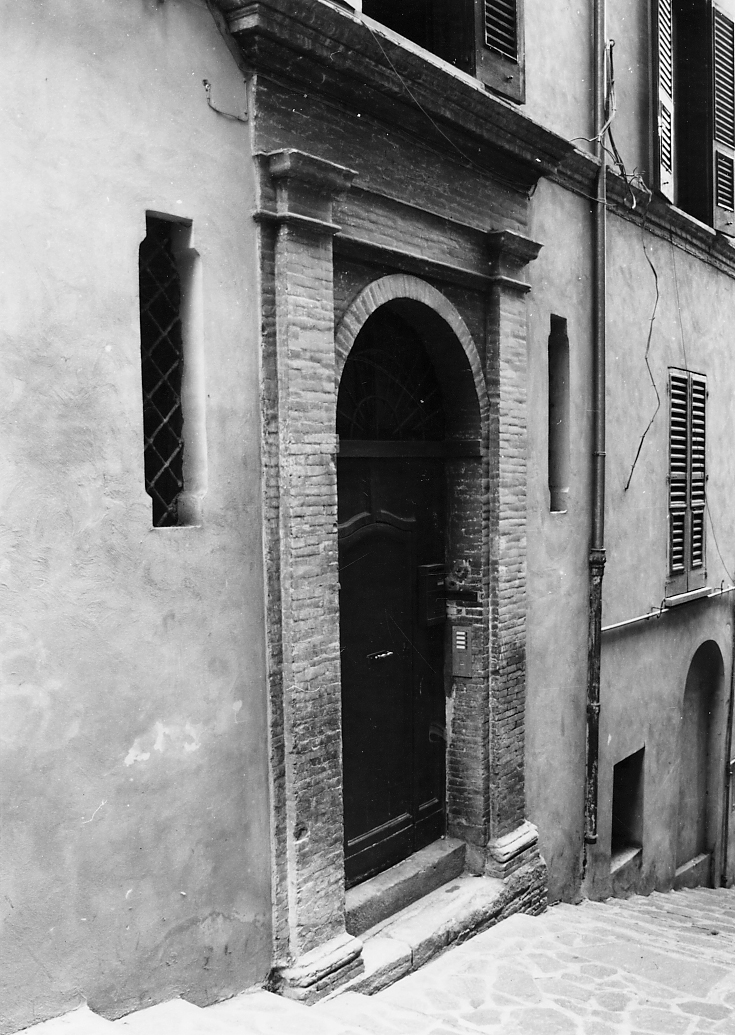 ELEMENTI DECORATIVI ARCHITETTONICI (portale, elemento d'insieme) - ambito abruzzese (sec. I)