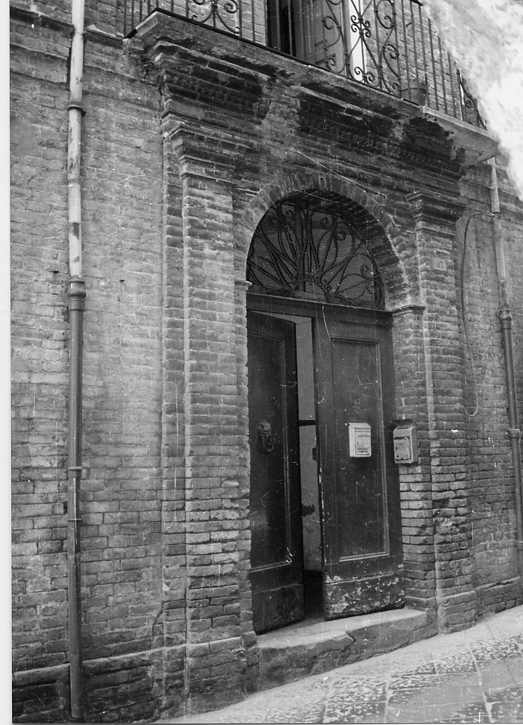 ELEMENTI DECORATIVI ARCHITETTONICI (portale, elemento d'insieme) - ambito abruzzese (sec. I)