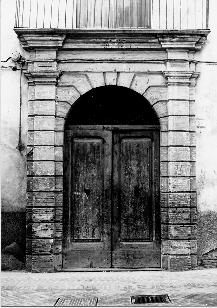 ELEMENTI DECORATIVI ARCHITETTONICI (portale, elemento d'insieme) - ambito abruzzese (sec. I)