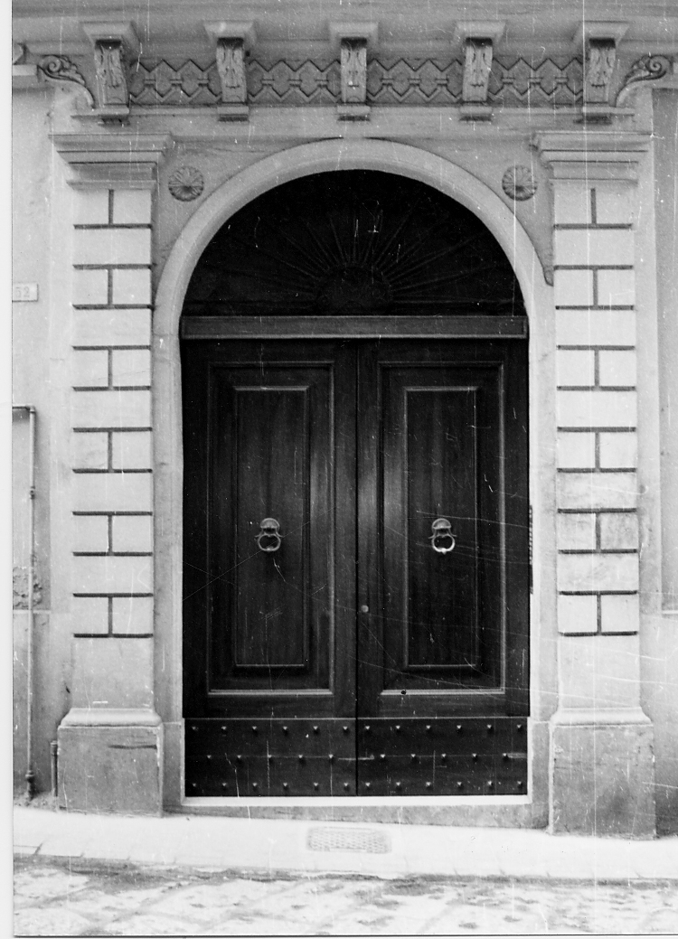 ELEMENTI DECORATIVI ARCHITETTONICI (portale, elemento d'insieme) - ambito abruzzese (sec. I)