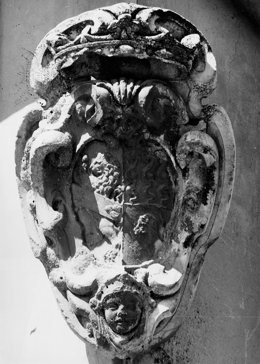 STEMMA GENTILIZIO DEL VESCOVO DI VALVA E SULMONA CESARE DEL PEZZO PICCOLOMINI (rilievo, opera isolata) - ambito Italia centrale (sec. XVII)