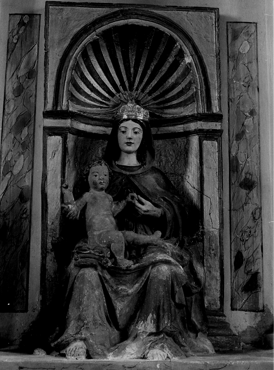 MADONNA CON BAMBINO (statua) - ambito Italia centrale (sec. XVI)