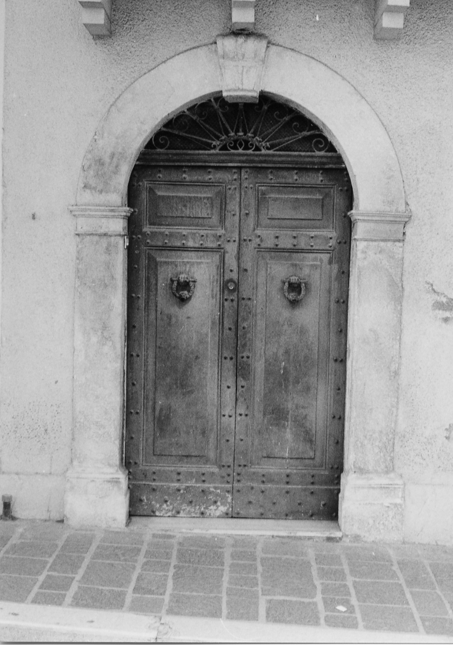 ELEMENTI DECORATIVI ARCHITETTONICI (portale, elemento d'insieme) - ambito abruzzese (sec. XIX)