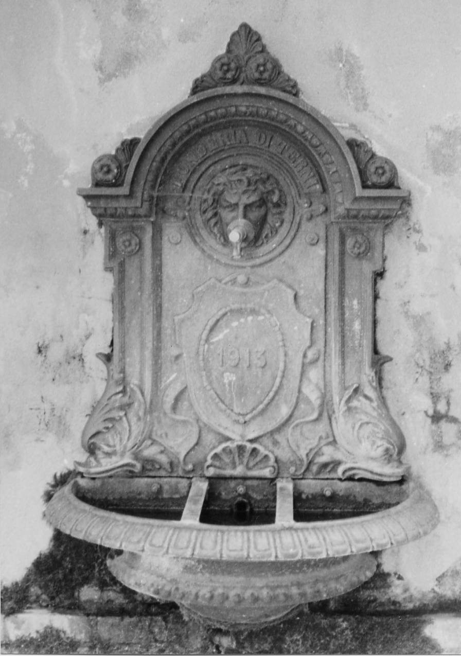 MOTIVI DECORATIVI FLOREALI, VEGETALI E ASTRATTI (fontana, opera isolata) - ambito abruzzese (sec. XX)