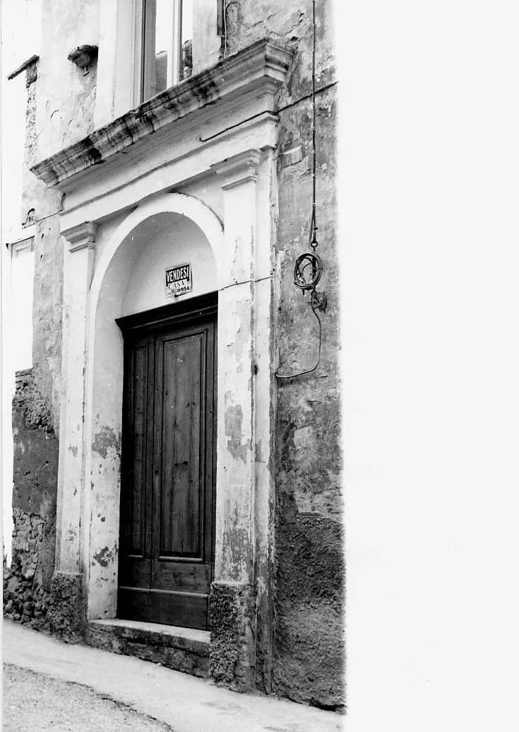 ELEMENTI DECORATIVI ARCHITETTONICI (portale, elemento d'insieme) - ambito abruzzese (sec. I)