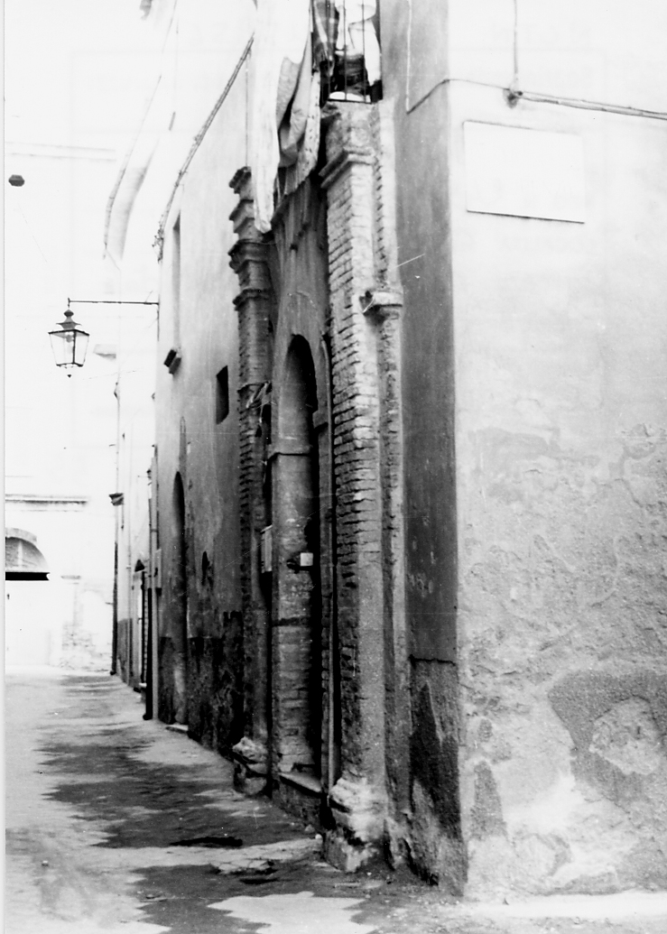 ELEMENTI DECORATIVI ARCHITETTONICI (portale, elemento d'insieme) - ambito abruzzese (sec. I)