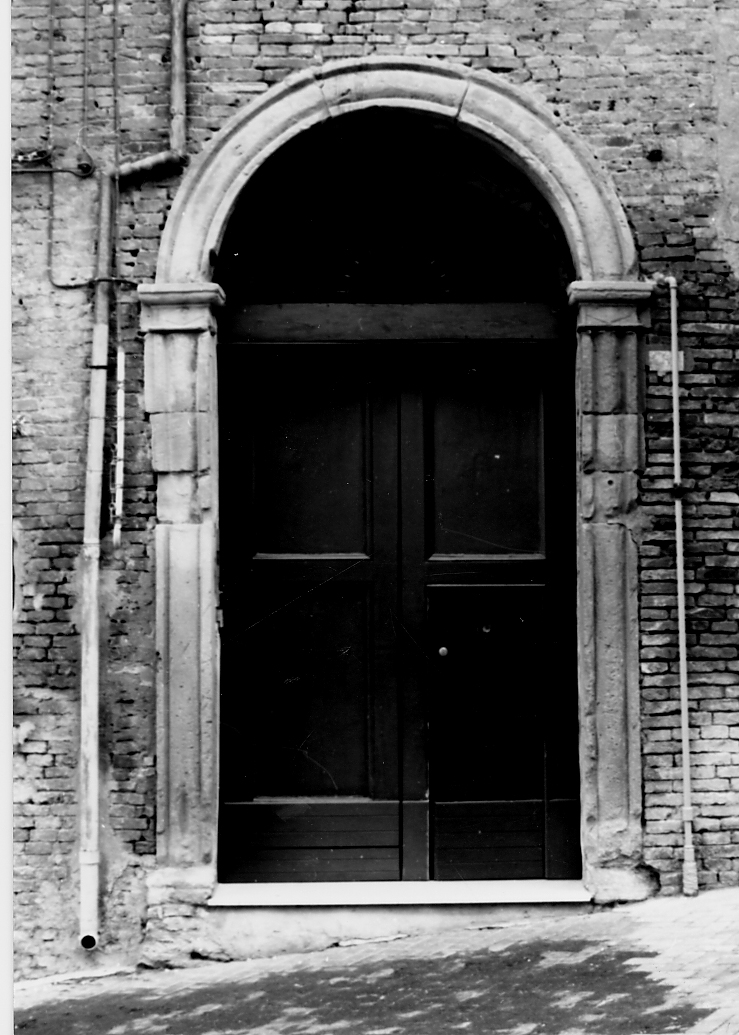 ELEMENTI DECORATIVI ARCHITETTONICI (portale, elemento d'insieme) - ambito abruzzese (sec. I)