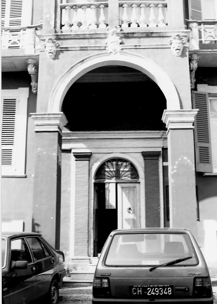 ELEMENTI DECORATIVI ARCHITETTONICI (portale, elemento d'insieme) - ambito abruzzese (fine/inizio secc. XIX/ XX)