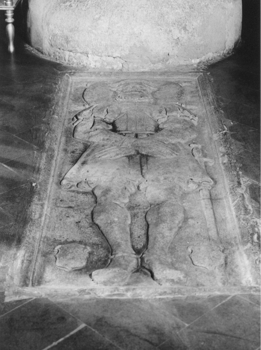 lastra tombale di un cavaliere della famiglia Branconio (lastra tombale) - ambito abruzzese (sec. XVI)