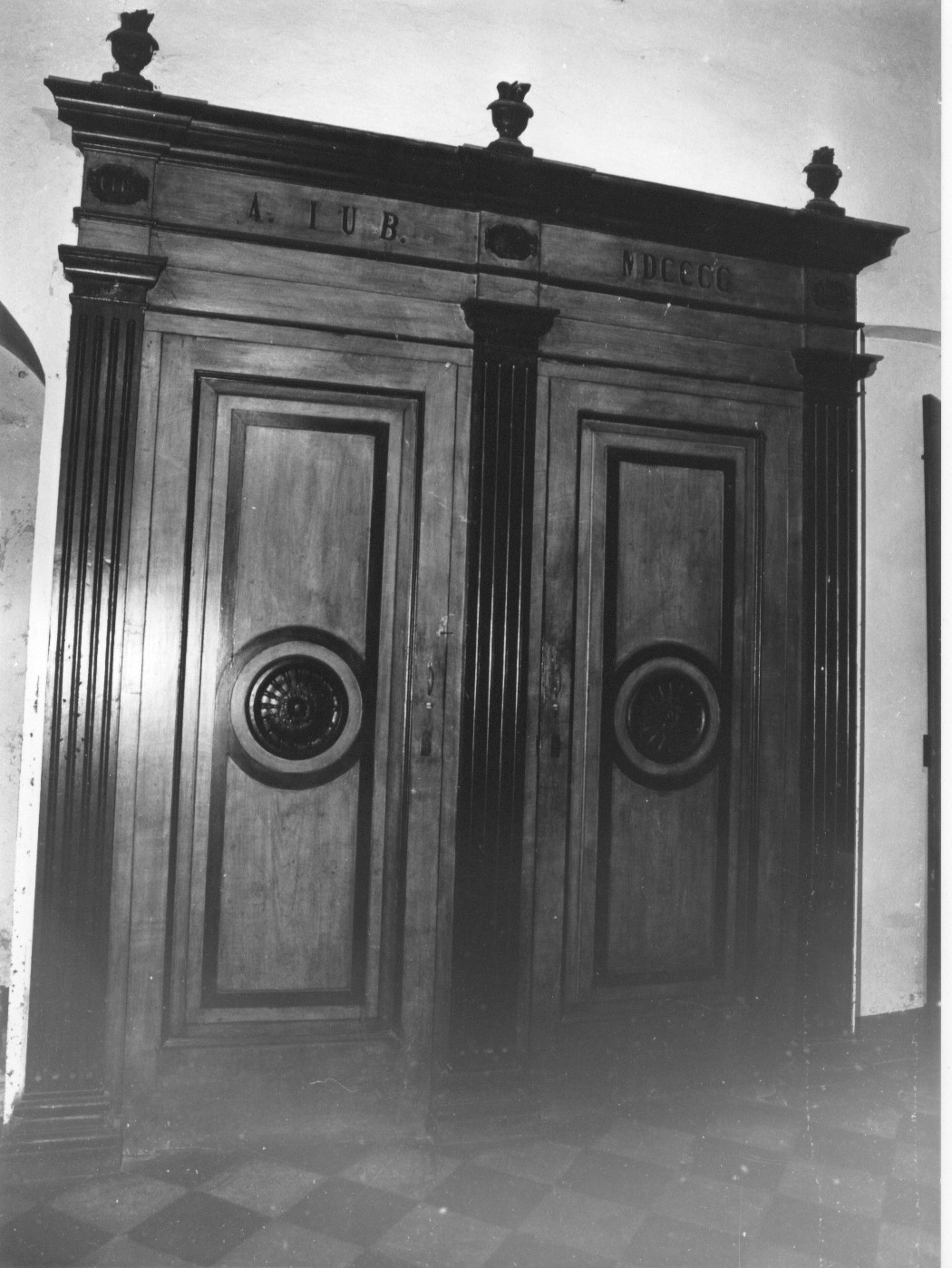 armadio - ambito abruzzese (sec. XX)