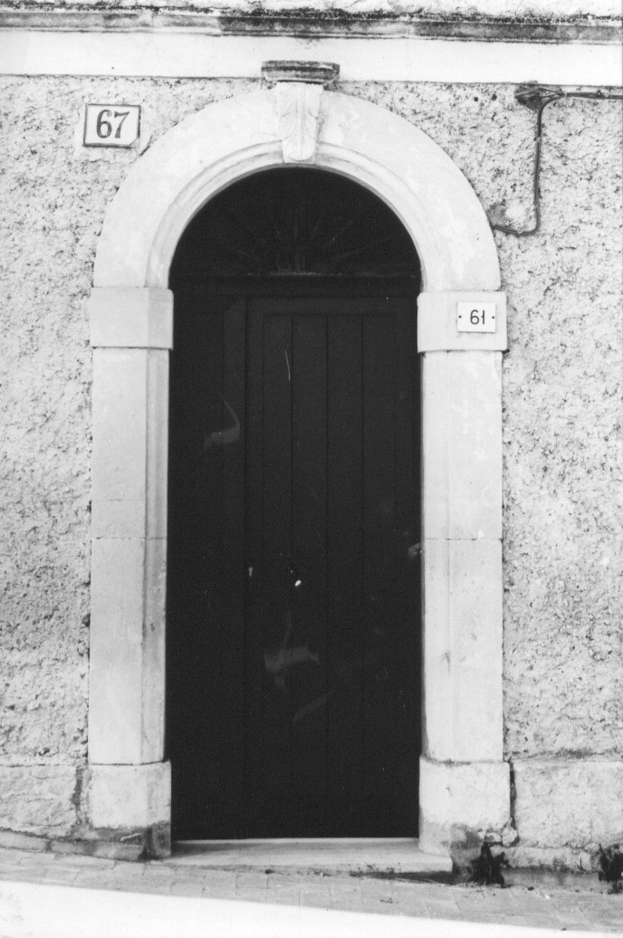 portale, elemento d'insieme - ambito Italia centrale (secc. XVIII/ XIX)