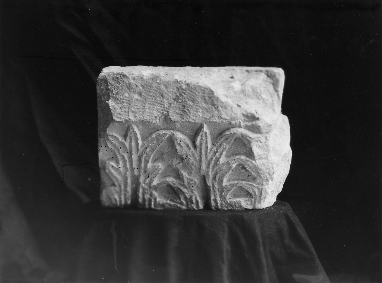 cornice, frammento - ambito Italia centrale (sec. XIV, sec. XV)
