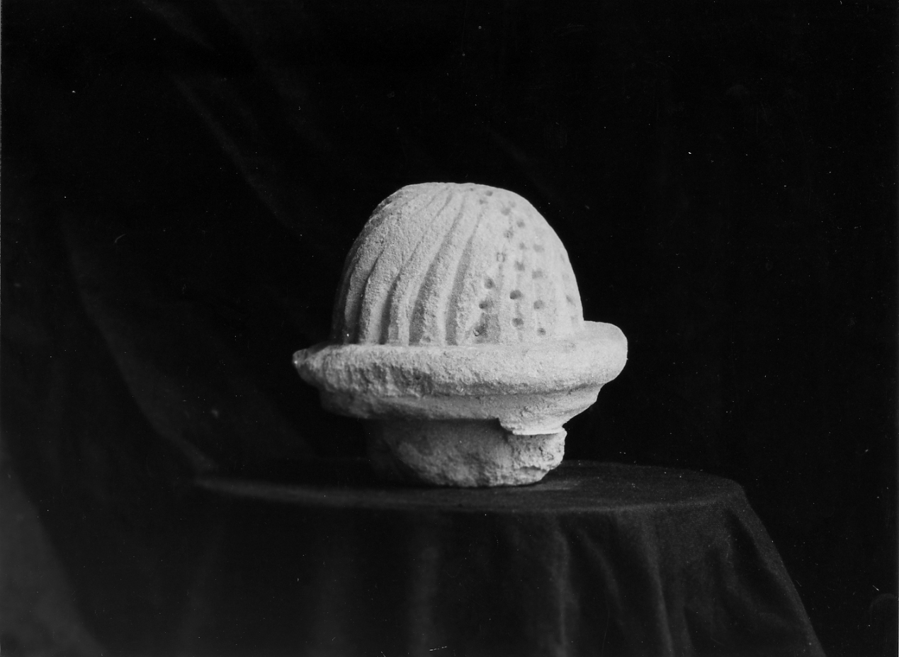 decorazione plastica, frammento - ambito Italia centrale (sec. XIV, sec. XV)