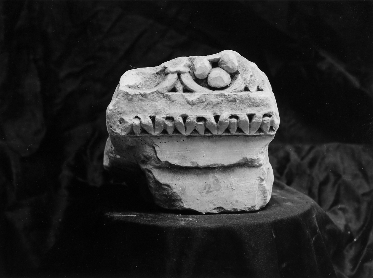 trabeazione, frammento - ambito Italia centrale (sec. XV)