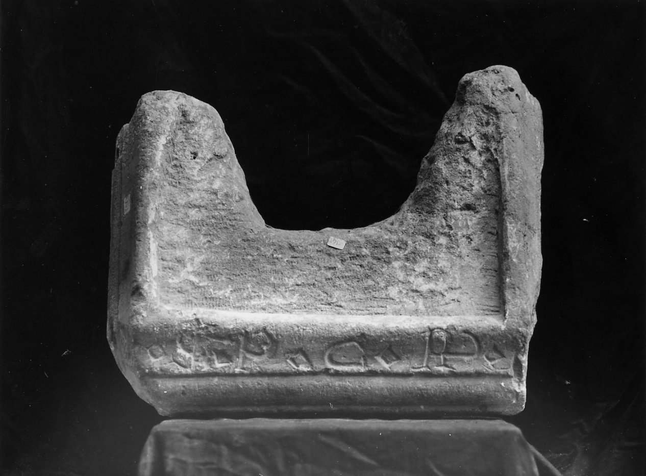 decorazione plastica, frammento - ambito Italia centrale (secc. XV/ XVI)