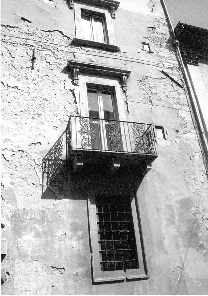 finestra, opera isolata - ambito abruzzese (sec. I)