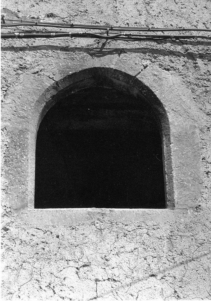 finestra, opera isolata - ambito abruzzese (sec. I)