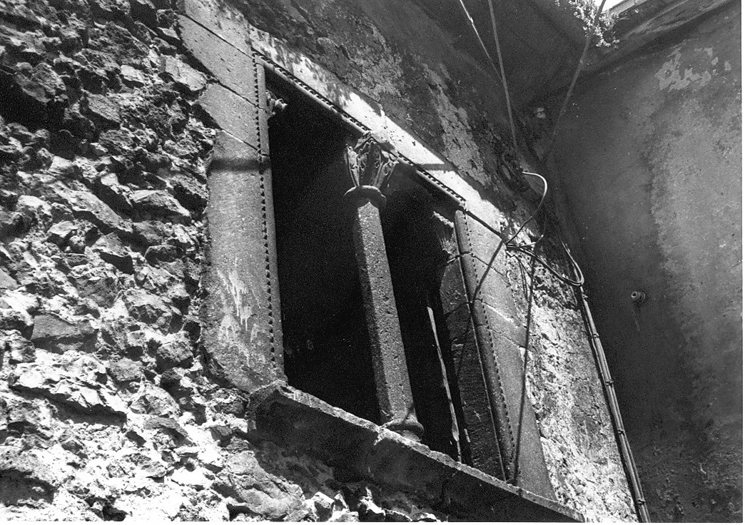 finestra, opera isolata - ambito abruzzese (sec. I)