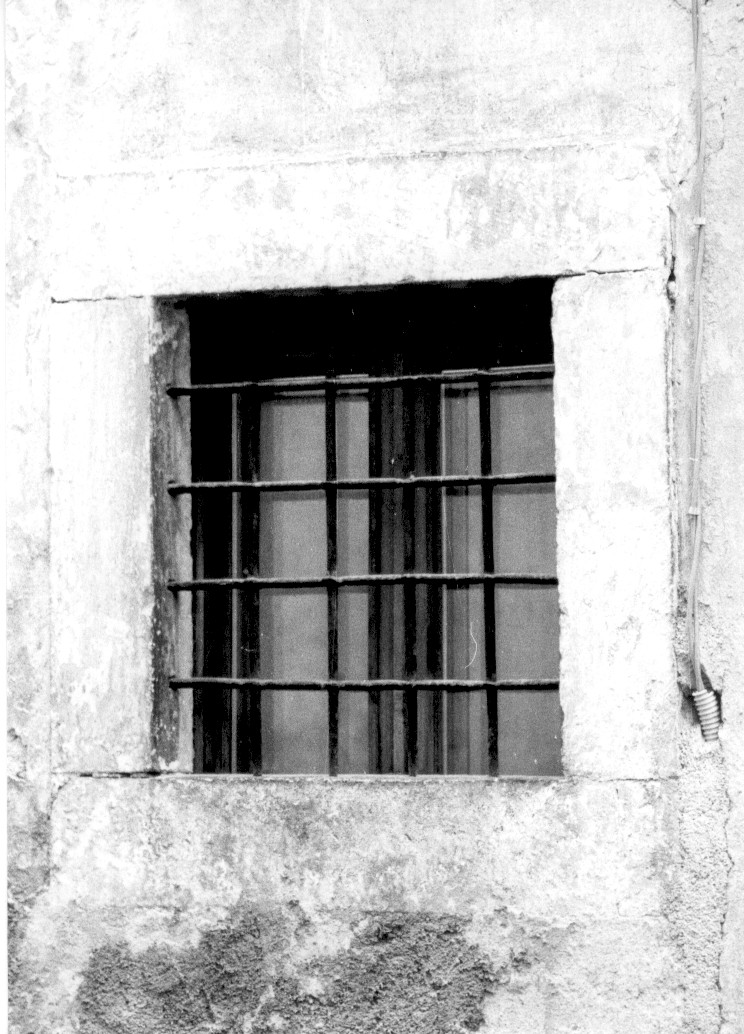 finestra, opera isolata - bottega abruzzese (sec. I)