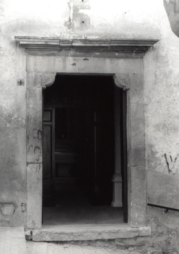 motivo decorativo floreale (portale, opera isolata) - bottega abruzzese (sec. XVI)