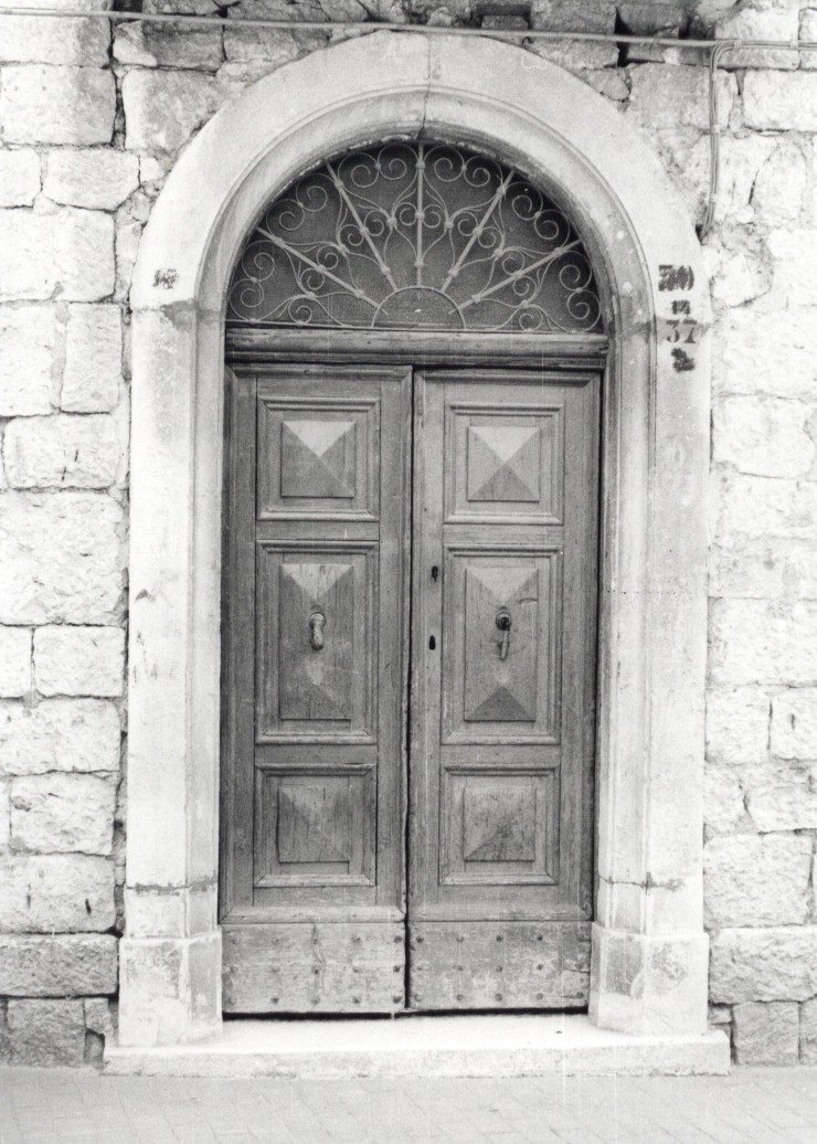 elementi decorativi architettonici (portale, elemento d'insieme) - ambito Italia centrale (sec. XIX)