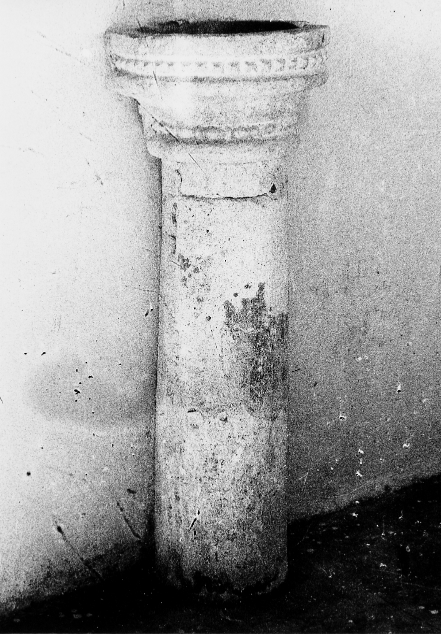 acquasantiera - a fusto, opera isolata - bottega Italia centrale (sec. XVI)