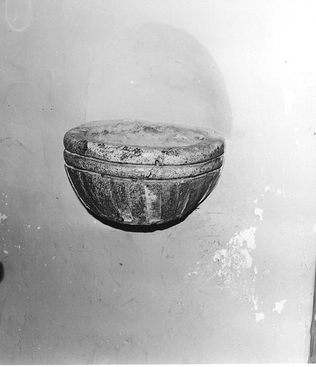 acquasantiera da parete - bottega Italia centrale (sec. XIX)