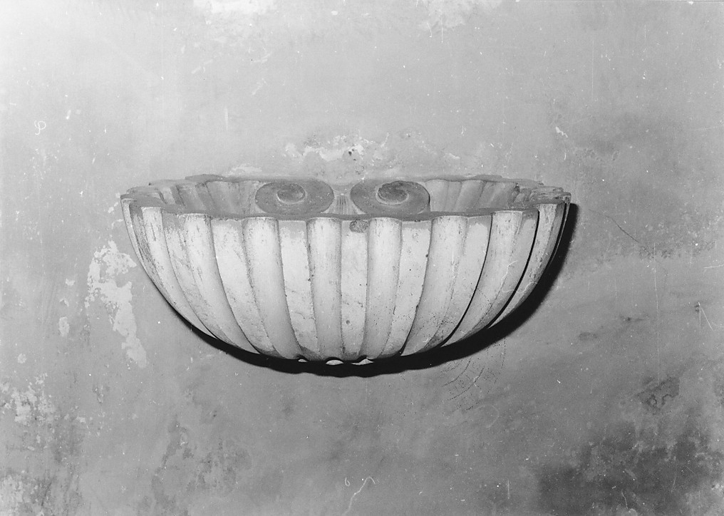 acquasantiera - a conchiglia, serie - bottega Italia centrale (sec. XIX)